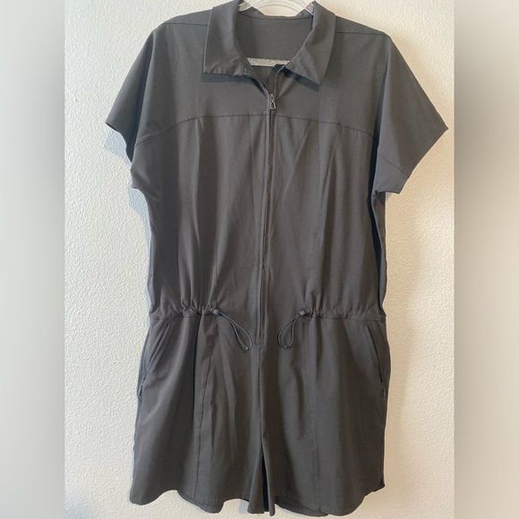 Stretch Rib Pocketed Romper - Picture 4 of 6